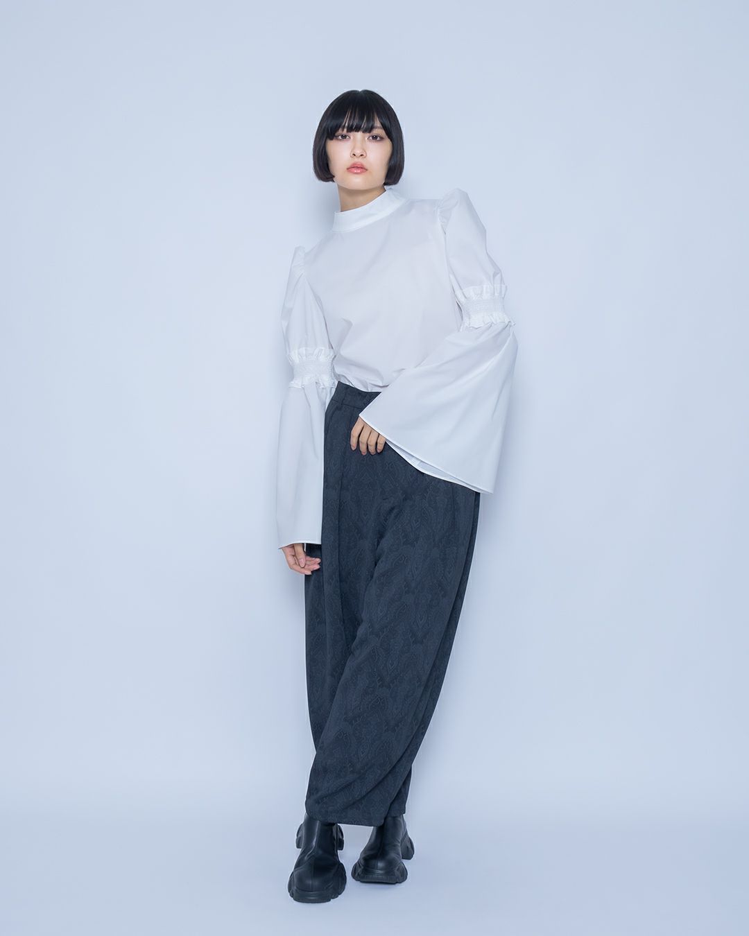 【新品未開封】　アンドエルシー　&ellecy パフィフレアブラウス　クロ パフィフレアブラウス | CRAYON ONLINE STORE