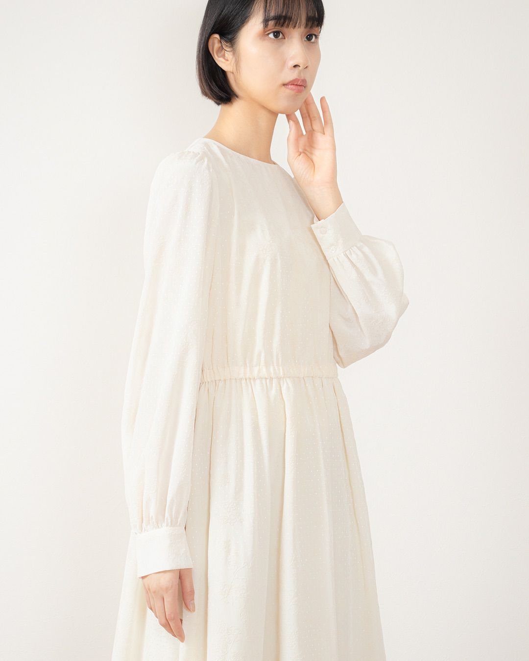ロイスクレヨン　花柄ワンピース　セントオブフラワーシリーズ ペーストフラワーシリーズ💐全4型紹介 黒ベースに×柄とイラスト