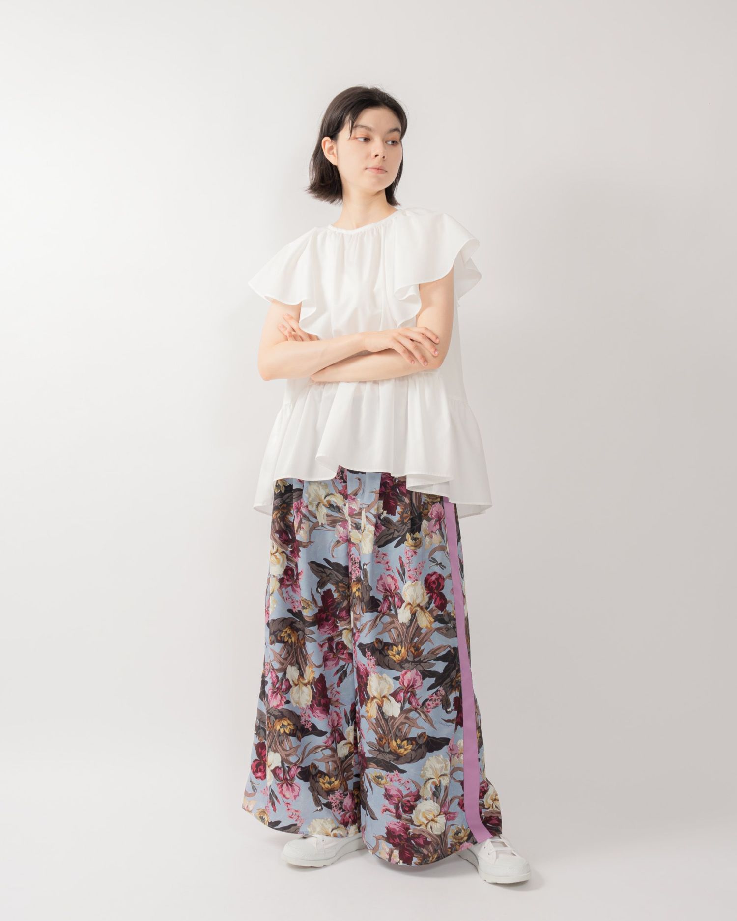 【美品】lois crayon 日本製　made in JAPAN 花柄　パンツ LOIS CRAYON ロイスクレヨン パンツ 未使用品 Mサイズ ベージュ